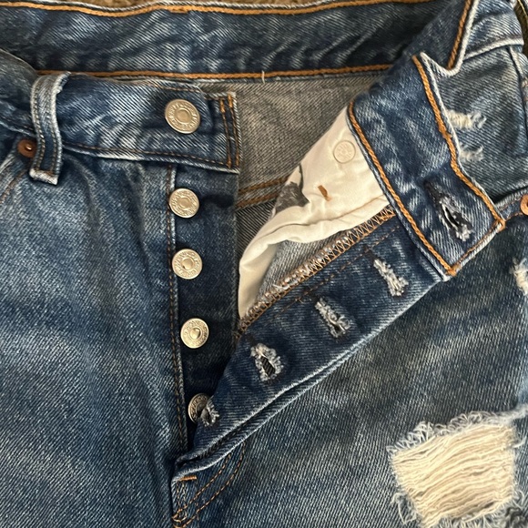 Woman’s Levi’s straight, mid rise, holy, Width:24 length:26 - Picture 4 of 5